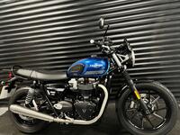 TRIUMPH Street Twin
