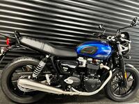 TRIUMPH Street Twin