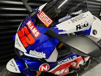 YAMAHA R1