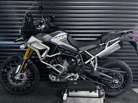 TRIUMPH TIGER 900