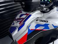 BMW F900