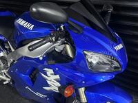 YAMAHA R1