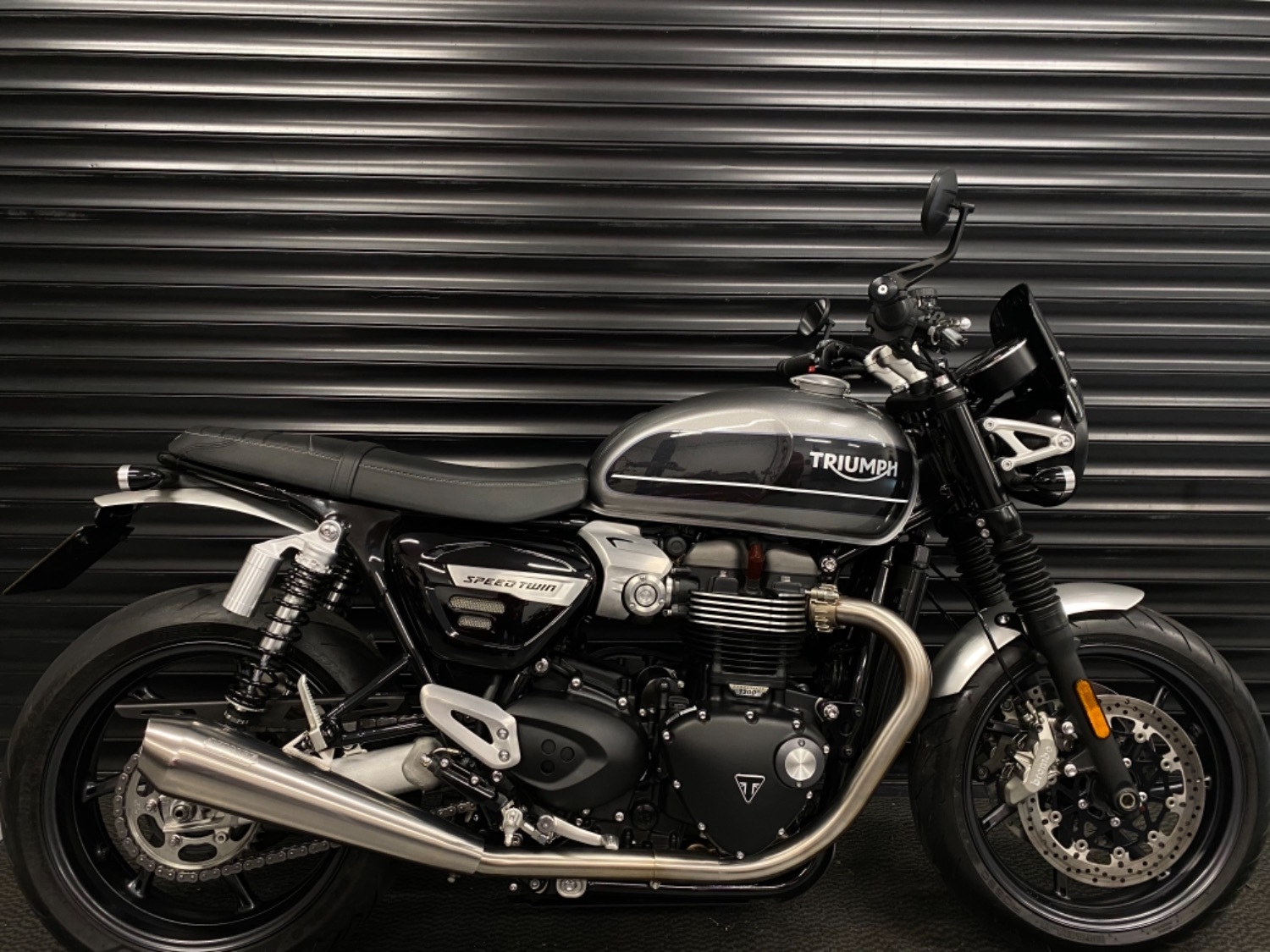 akrapovictriumphstreettwin20162020 titaniumexhaustmufflerapprovedceslipon18113993