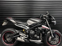 TRIUMPH Street Triple