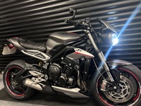 TRIUMPH Street Triple