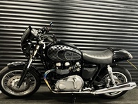 TRIUMPH THRUXTON 900
