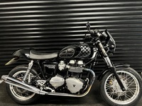 TRIUMPH THRUXTON 900