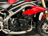 TRIUMPH SPEED TRIPLE 1050