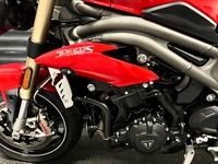 TRIUMPH SPEED TRIPLE 1050