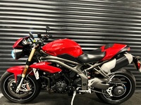 TRIUMPH SPEED TRIPLE 1050