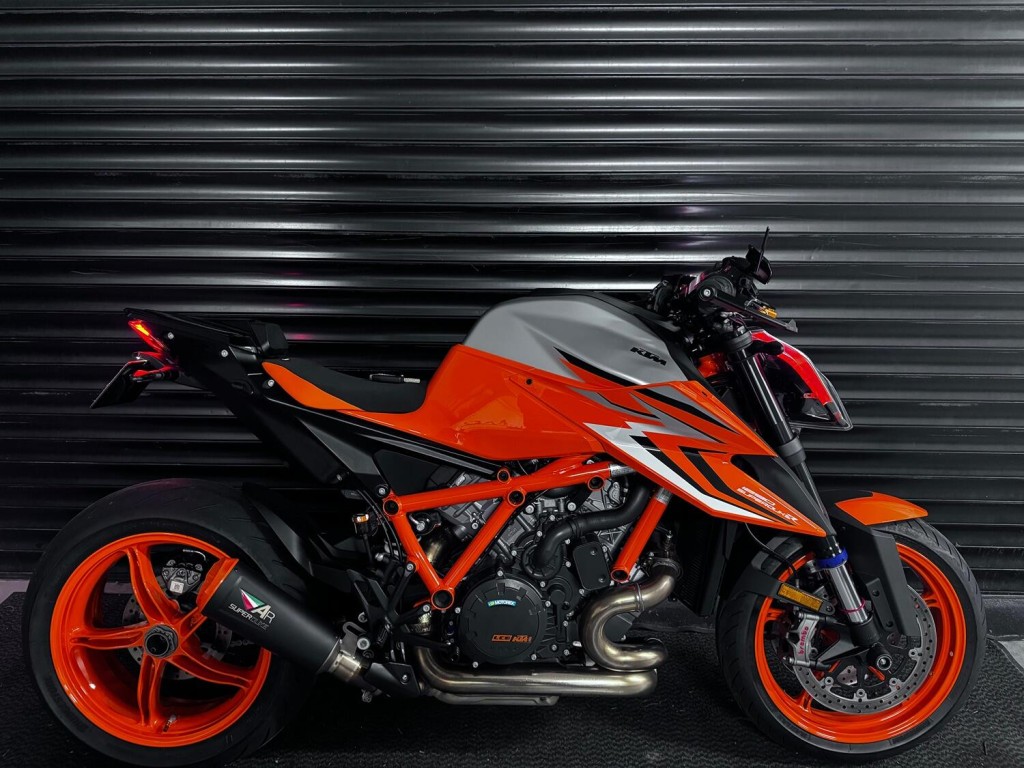 2023 KTM 1290 SUPER DUKE R