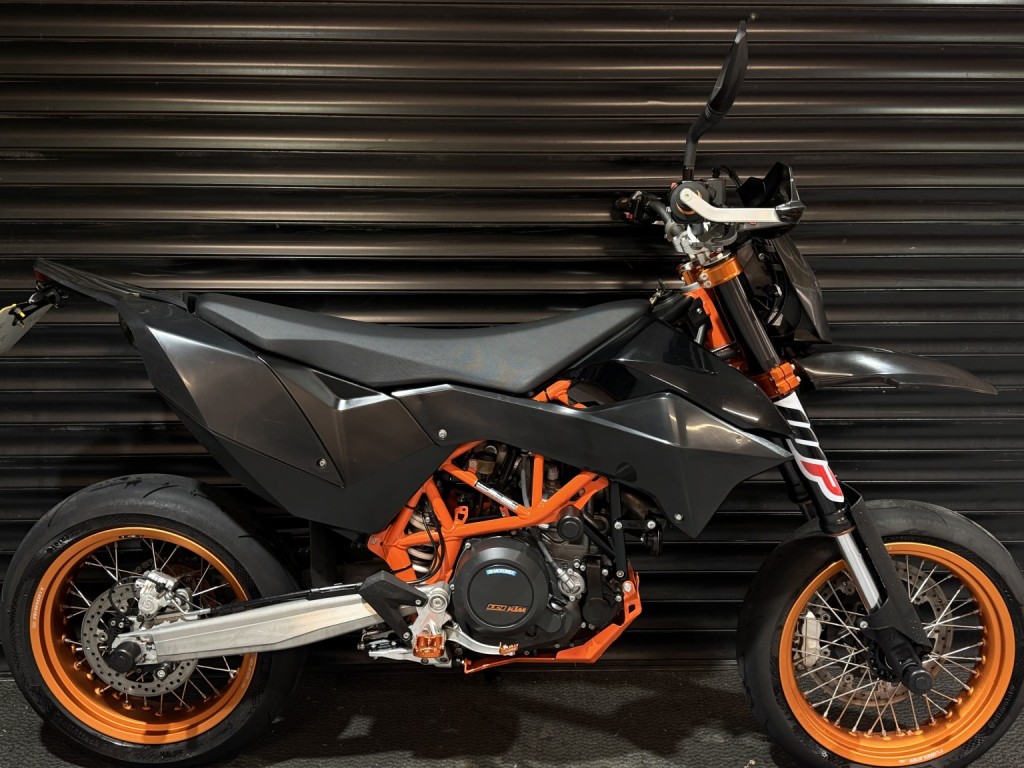 2017 KTM 690 SMC R
